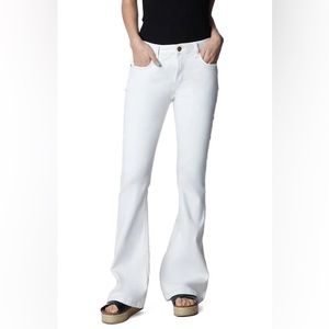 HINT OF BLU fun flare jeans in white. Never worn!!